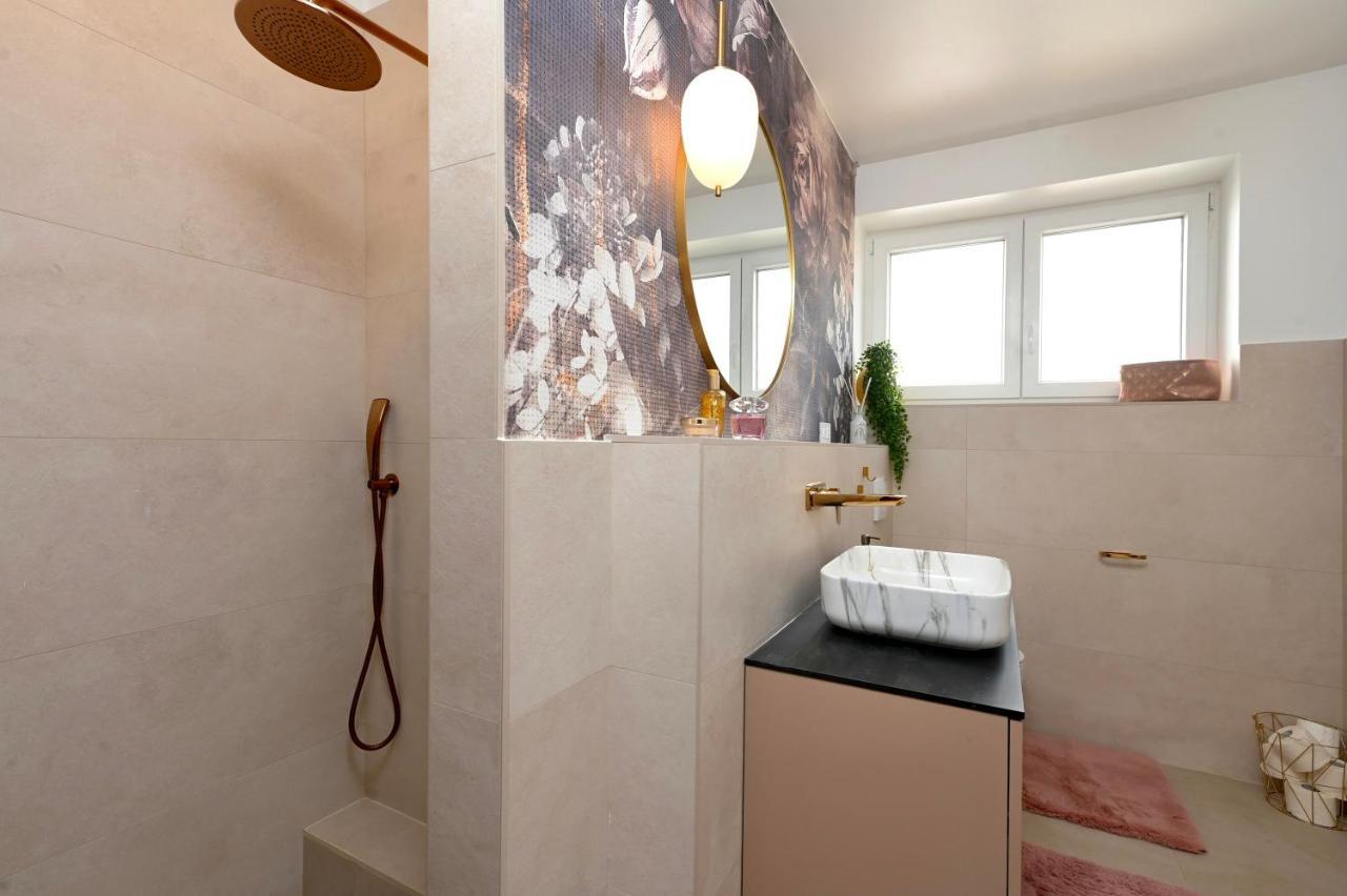S Design Apartment Zara Esterno foto