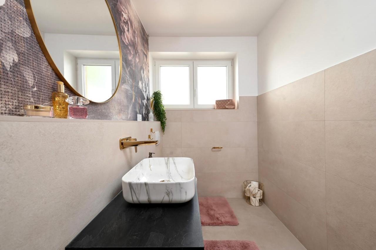 S Design Apartment Zara Esterno foto